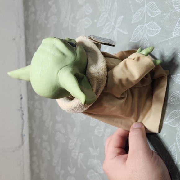 Hasbro Yoda Talking Plushie - Picture 5 of 6